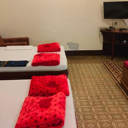 Bed And Breakfast At Colaba Bombaim Exterior foto