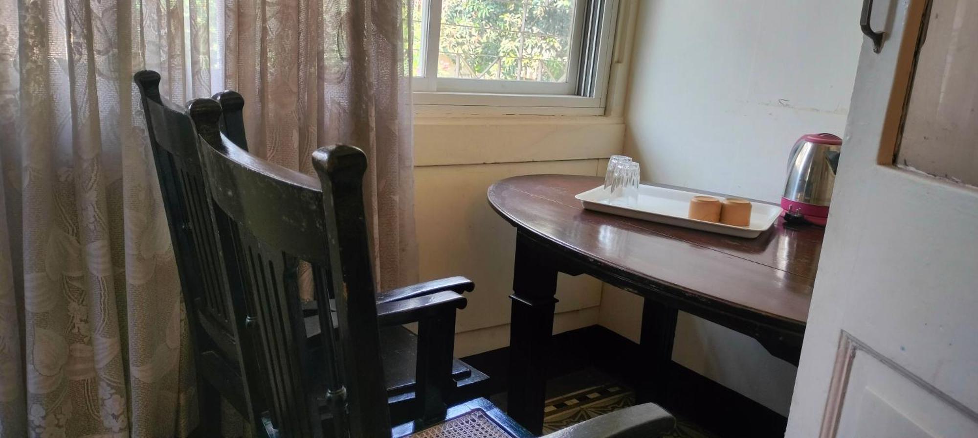 Bed And Breakfast At Colaba Bombaim Exterior foto