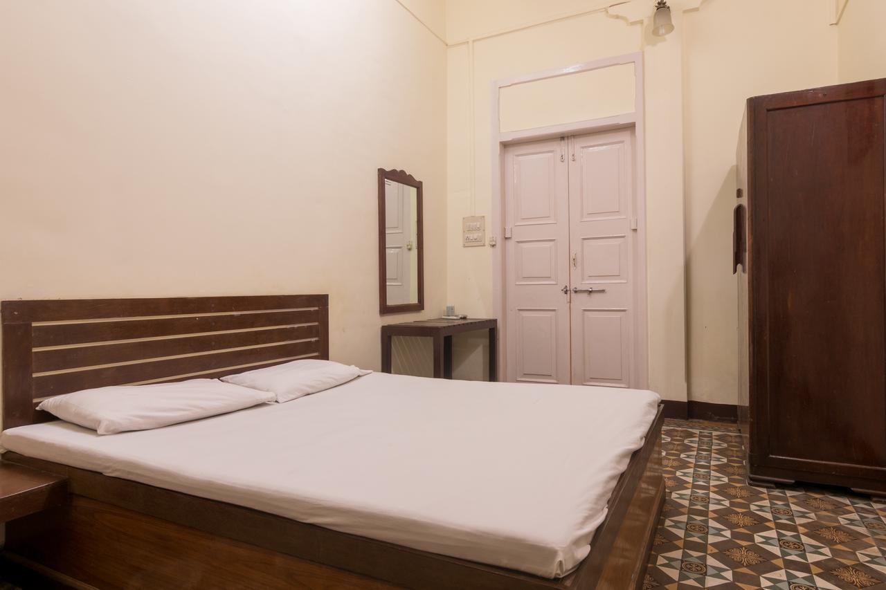 Bed And Breakfast At Colaba Bombaim Exterior foto