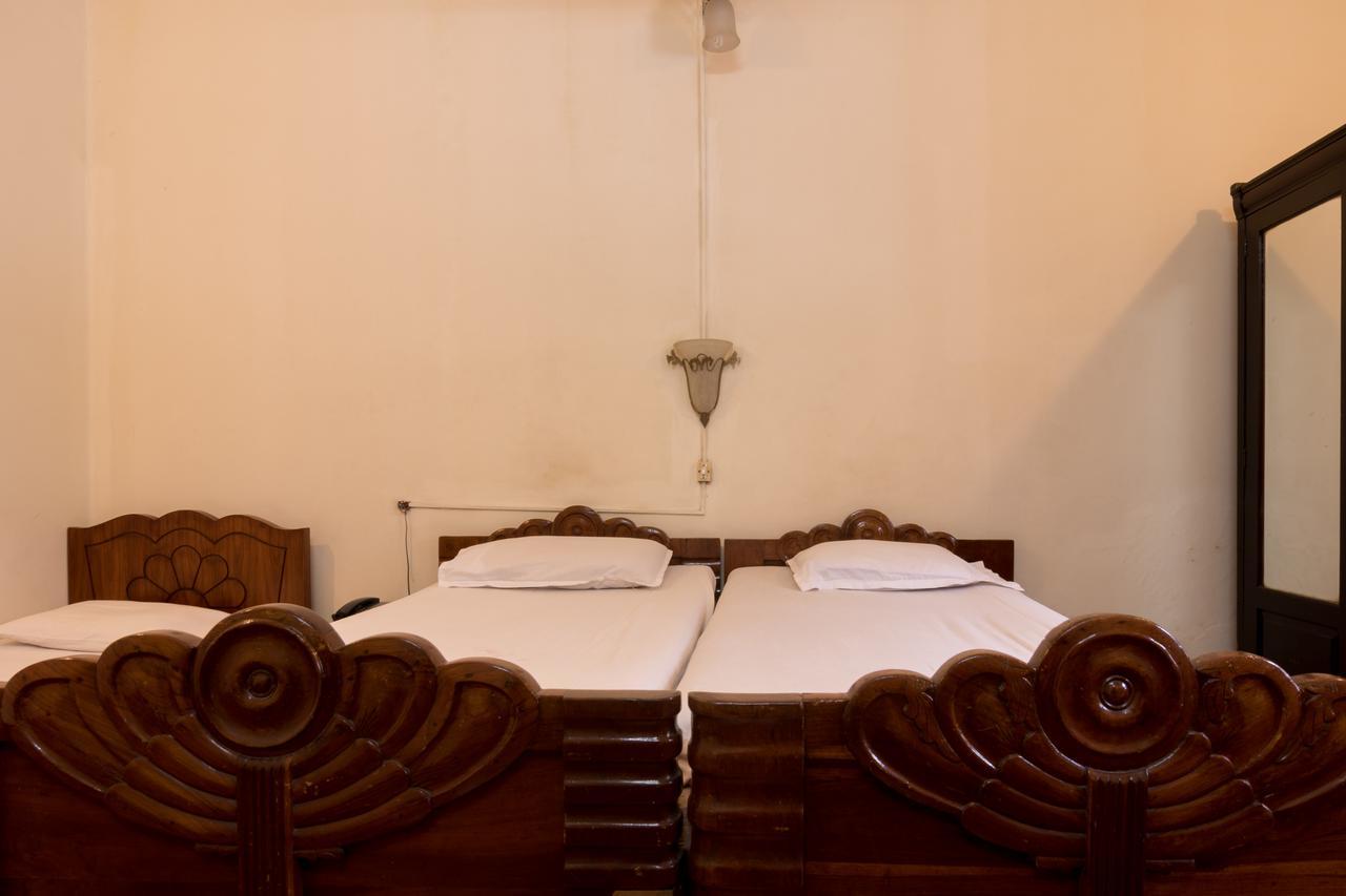 Bed And Breakfast At Colaba Bombaim Exterior foto