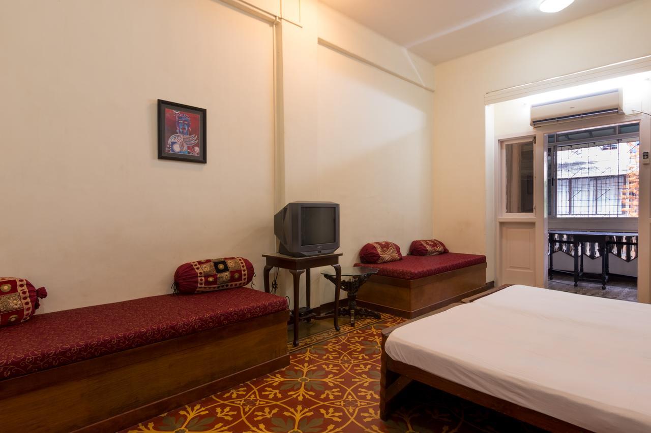 Bed And Breakfast At Colaba Bombaim Exterior foto