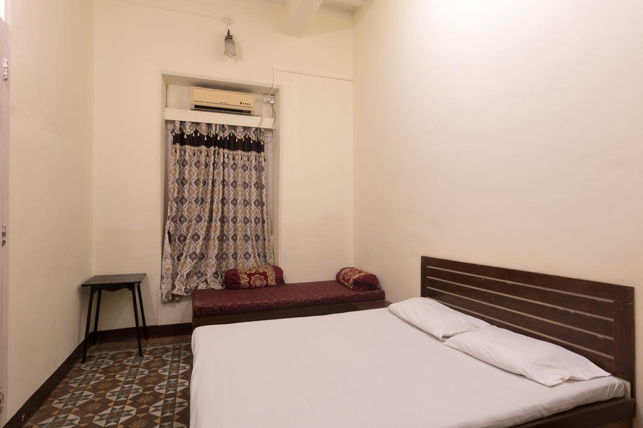 Bed And Breakfast At Colaba Bombaim Exterior foto