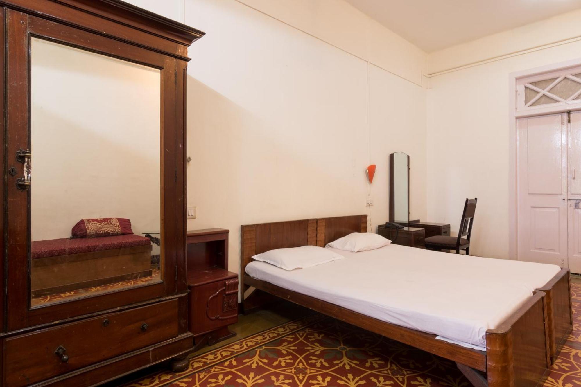 Bed And Breakfast At Colaba Bombaim Exterior foto