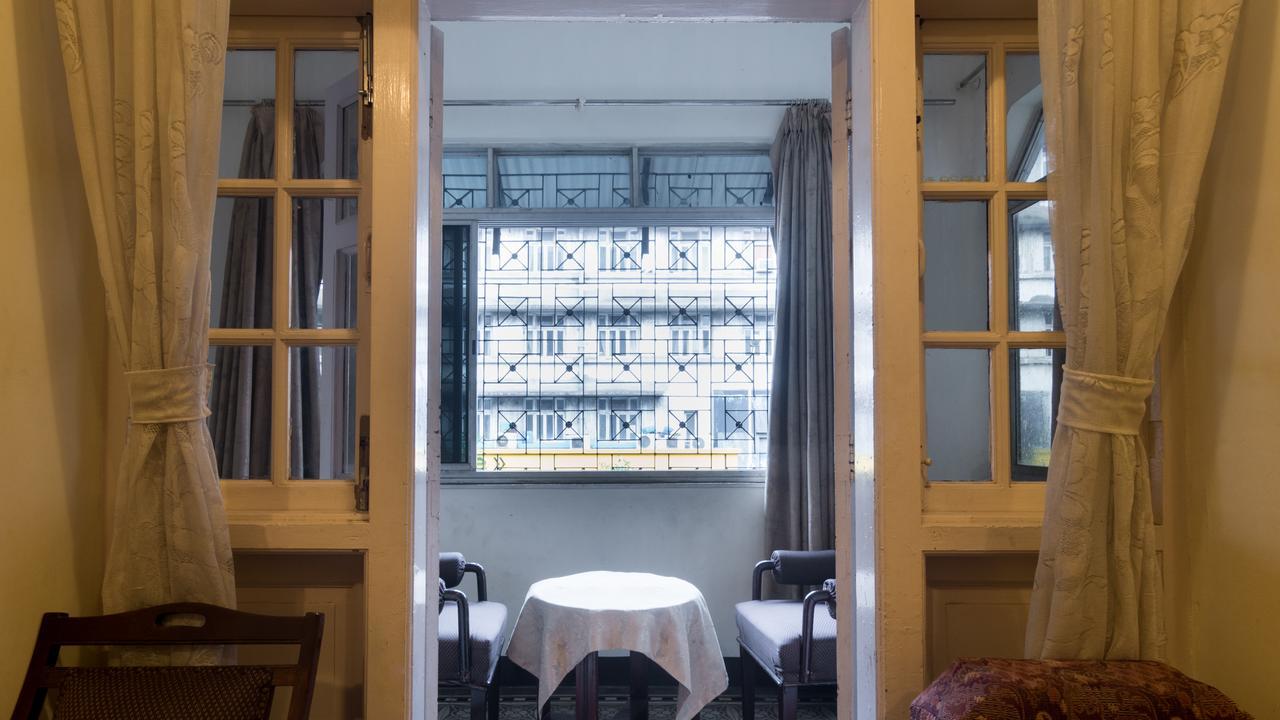 Bed And Breakfast At Colaba Bombaim Exterior foto